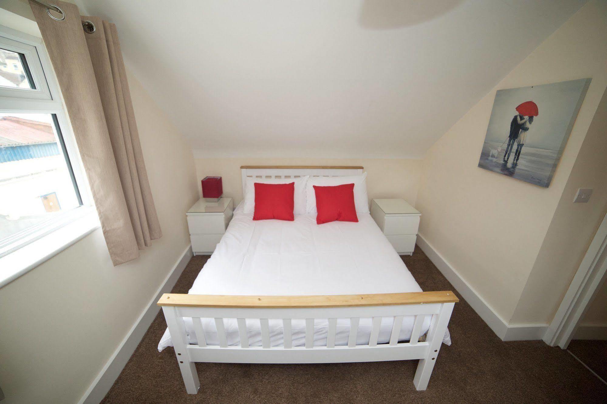 Bristol Serviced Lets - 152/154 Bath Road 外观 照片
